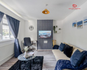 Spacious 1 Bed Flat for Contractors Leisure and Relocation Guests by Icon Living Properties Short Lets and Serviced Accommodation Barking